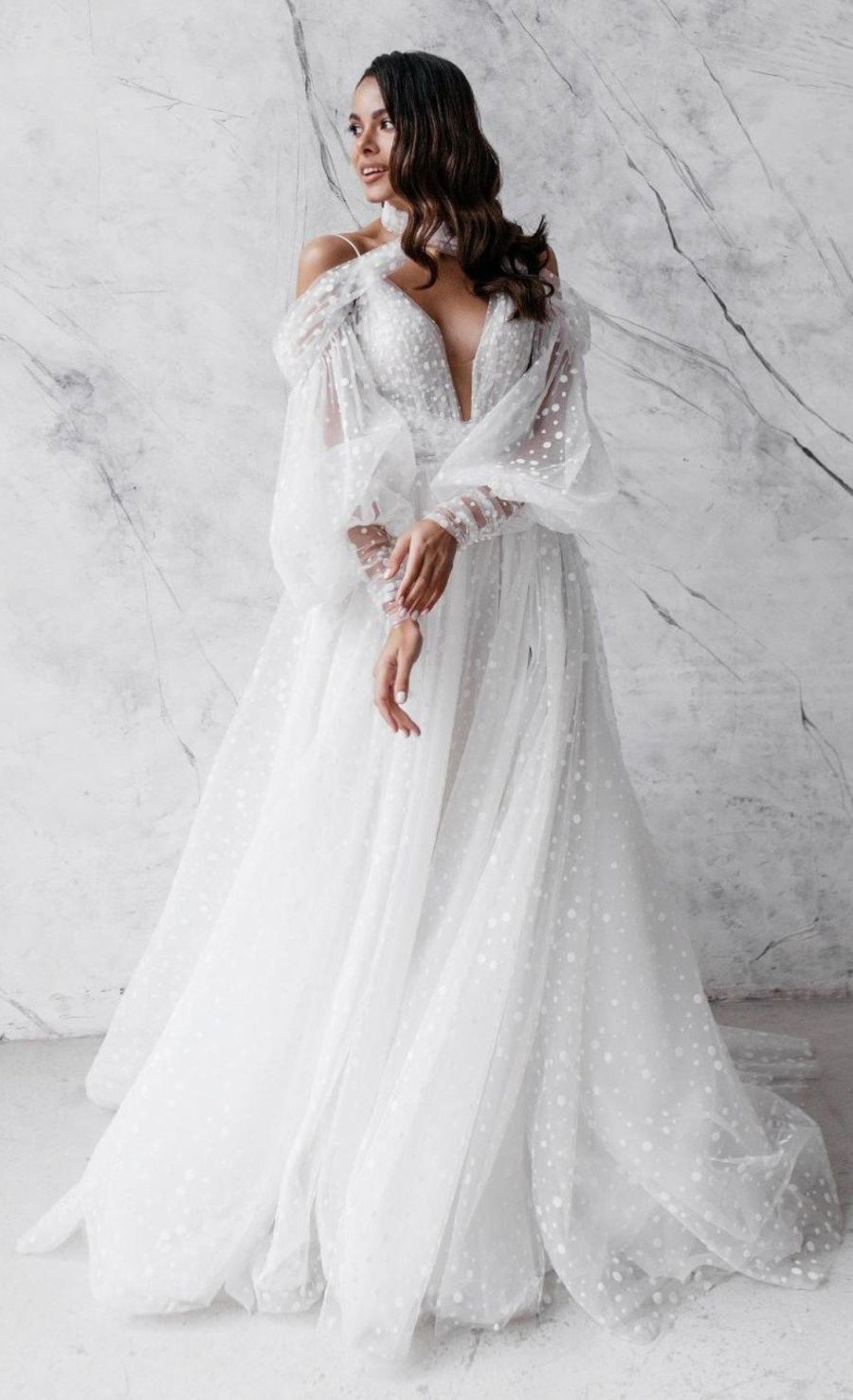 Чем и как обшить свадебное платье, чтобы поразить всех гостей его оригинальностью?