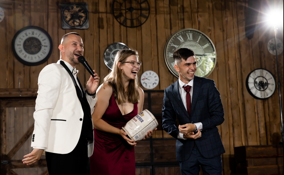 Ведущий Антон Левцов