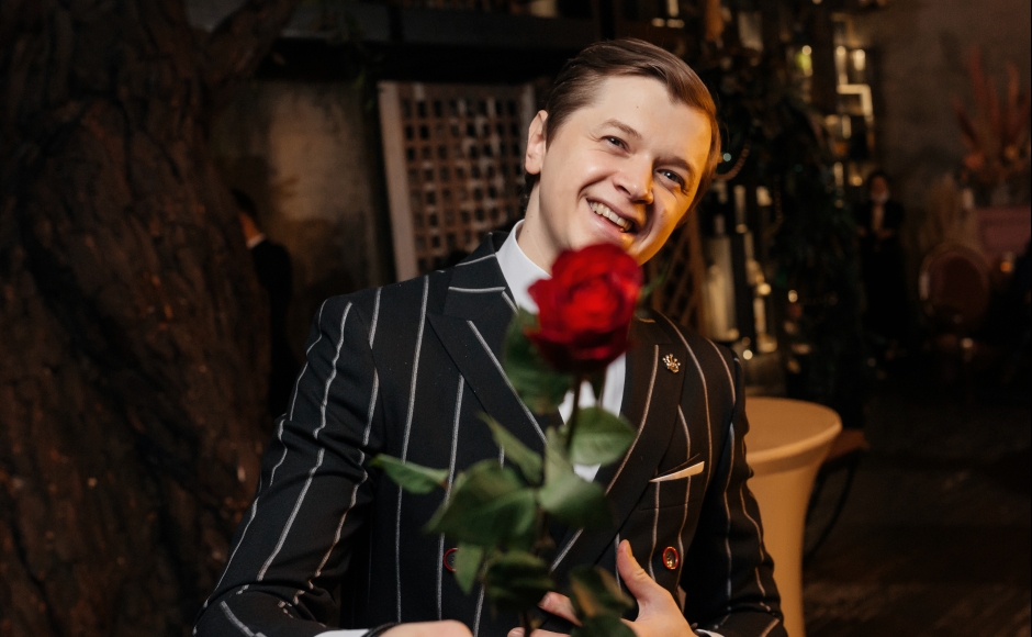 Ведущий Евгений Цветков