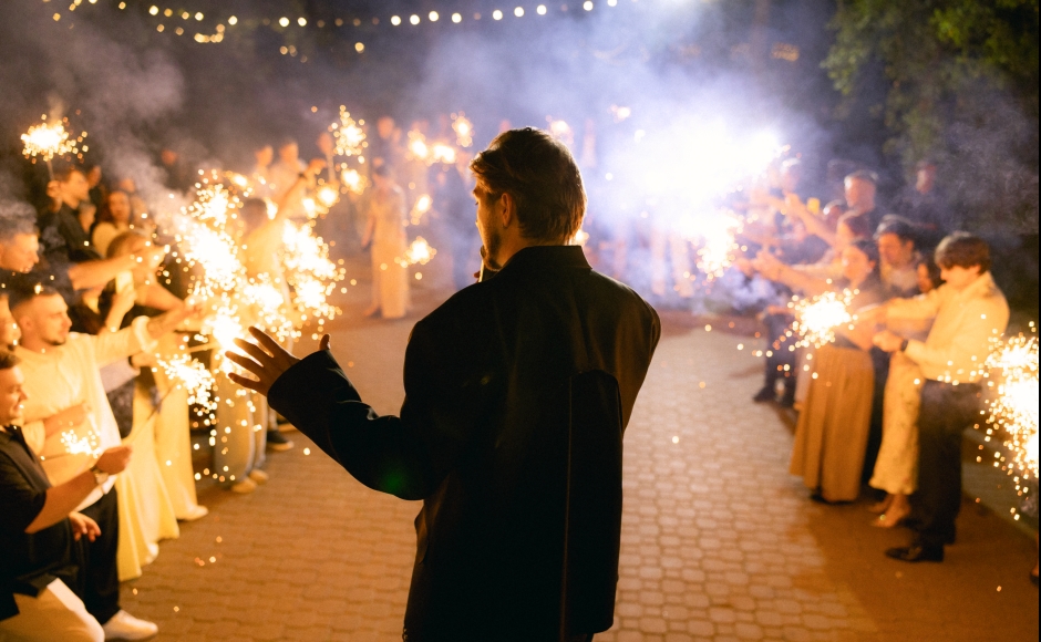 Ведущий Илья Никишин