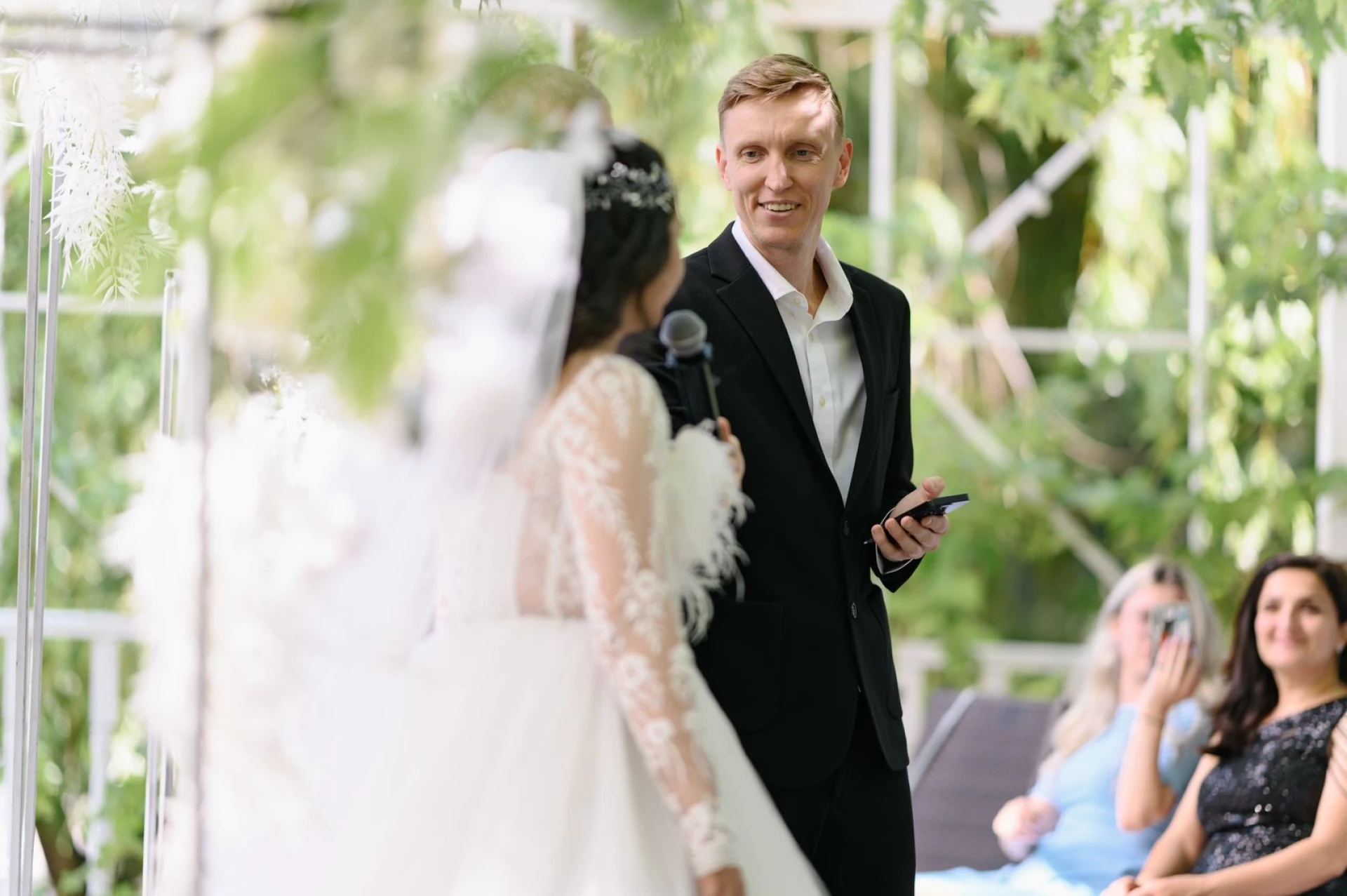 Ведущий Валентин Галин