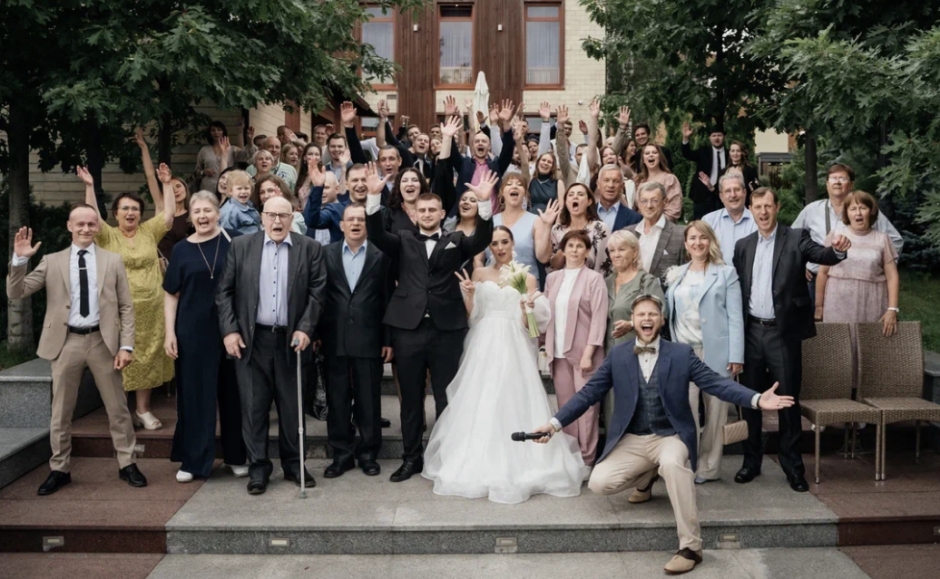 Ведущий Артём Яковлев